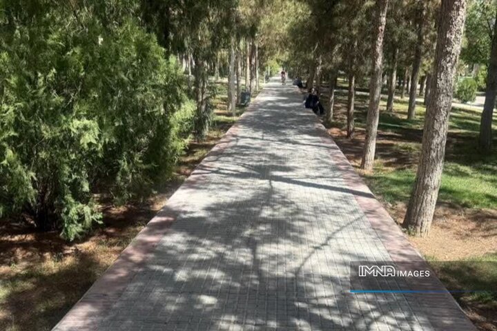 پیشرفت ۷۵ درصدی ساماندهی پیاده‌روهای بوستان ۲۲ بهمن