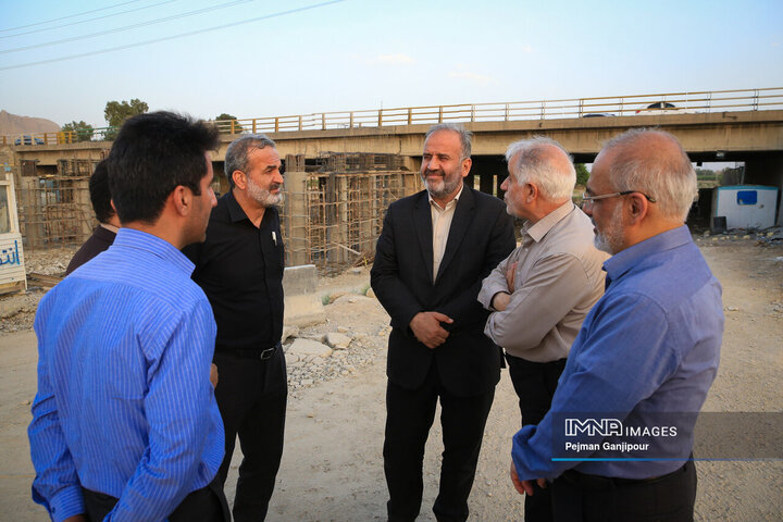 بازدید اعضای کمیسیون عمران شورای شهر اصفهان از پروژه رینگ چهارم