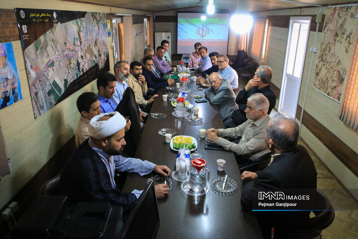 بازدید اعضای کمیسیون عمران شورای شهر اصفهان از پروژه رینگ چهارم