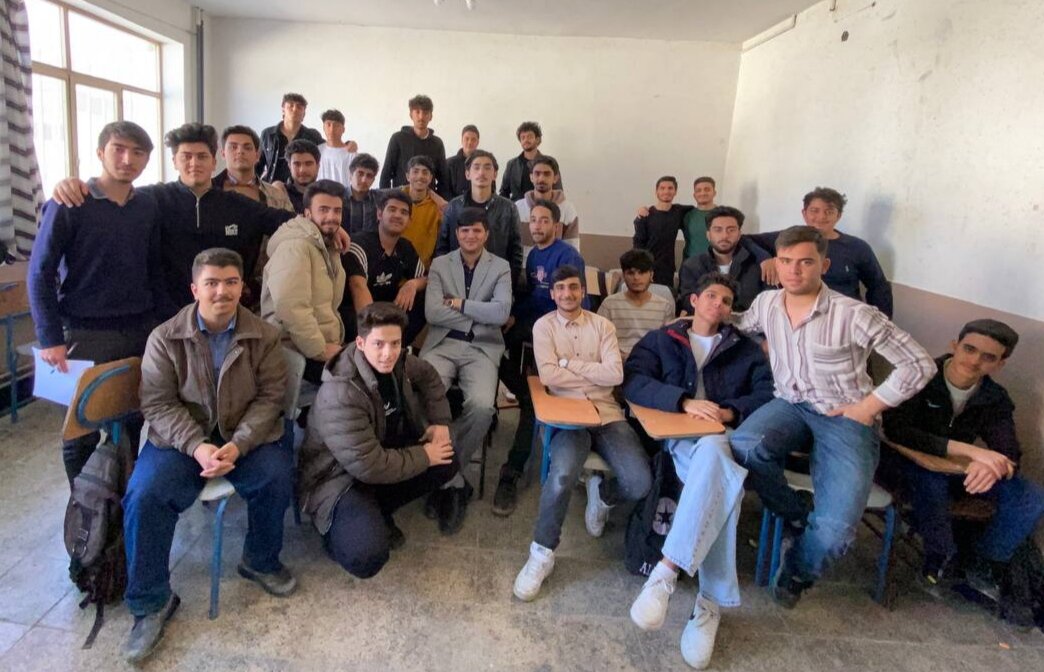 از معلمی که دانشآموزانش را به کربلا فرستاد تا روند مطلوب صادرات نفت ایران