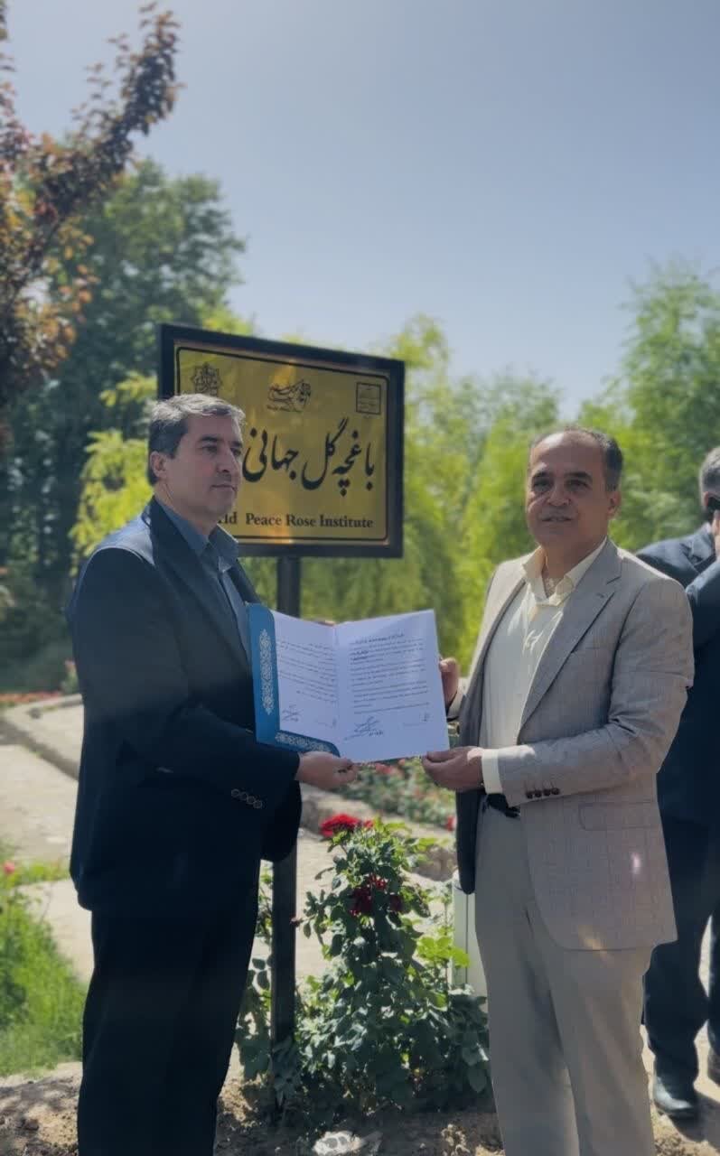 نخستین باغچه گل جهانی صلح در شهر نطنز احداث شد