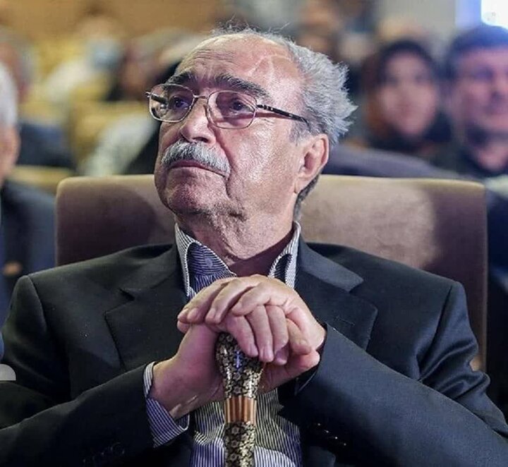 به جامعه تعلیم و تربیت و خیرین تسلیت می‌گویم