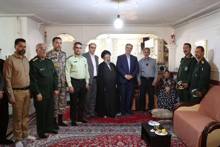 سرکشی از خانواده‌های معظم شهدا تجدید میثاق با آرمان‌های انقلاب است