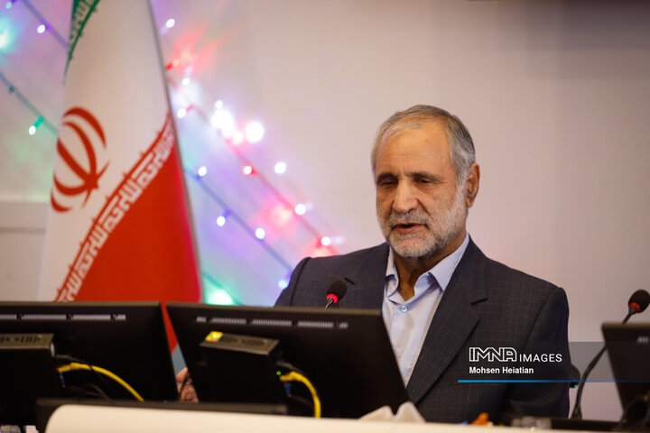 تفکر شورایی کم‌رنگ نشود/‏ بهترین خدمات با الگوگیری از اندیشه‌ شهدا به مردم ارائه شود