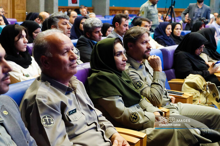 آیین تکریم و معارفه مدیرکل سازمان حفاظت محیط زیست استان اصفهان