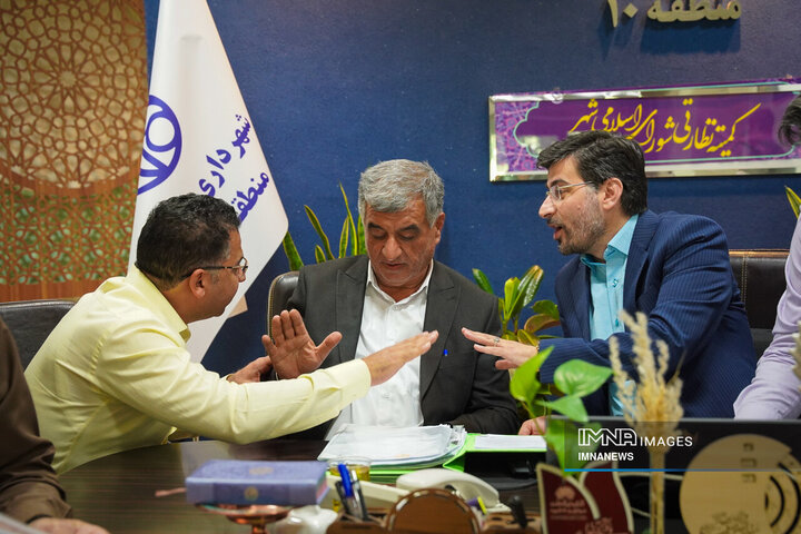 کمیته نظارتی شورای شهر اصفهان در منطقه 10 شهرداری