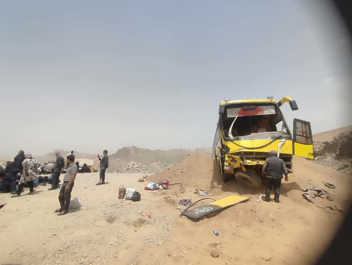 واژگونی یک دستگاه اتوبوس در محور تفت_دهشیر