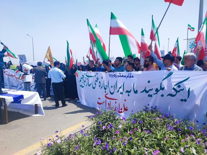 تجمع دانشجویان دانشگاه‌های اصفهان در سایت هسته‌ای نطنز+ فیلم