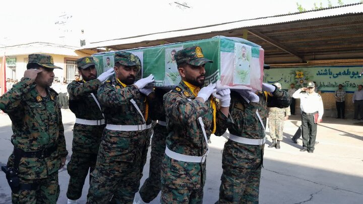 فیلم| پیکر شهید مدافع وطن در شهرکرد تشییع شد