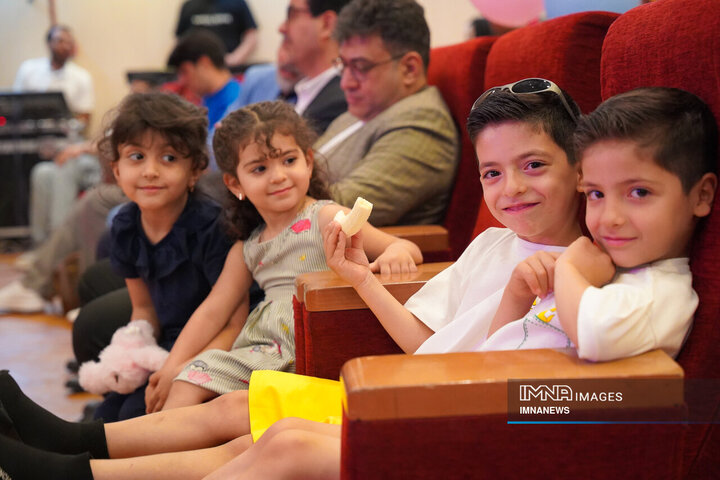 مراسم تجلیل از کارکنان مزدوج و صاحب فرزند شده شهرداری اصفهان در سال 1403