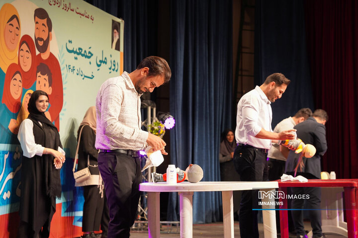 مراسم تجلیل از کارکنان مزدوج و صاحب فرزند شده شهرداری اصفهان در سال 1403