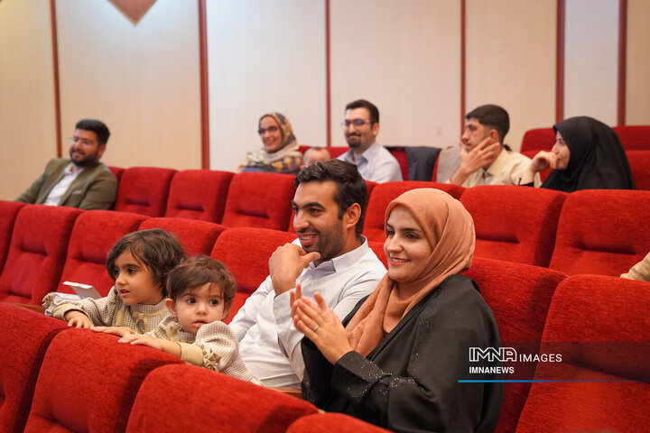 مراسم تجلیل از کارکنان مزدوج و صاحب فرزند شده شهرداری اصفهان در سال 1403