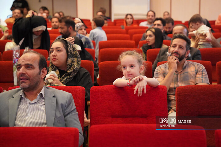 مراسم تجلیل از کارکنان مزدوج و صاحب فرزند شده شهرداری اصفهان در سال 1403