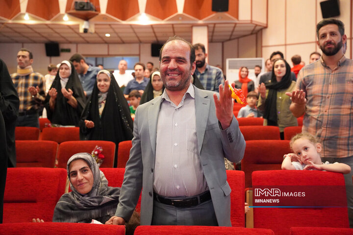 مراسم تجلیل از کارکنان مزدوج و صاحب فرزند شده شهرداری اصفهان در سال 1403