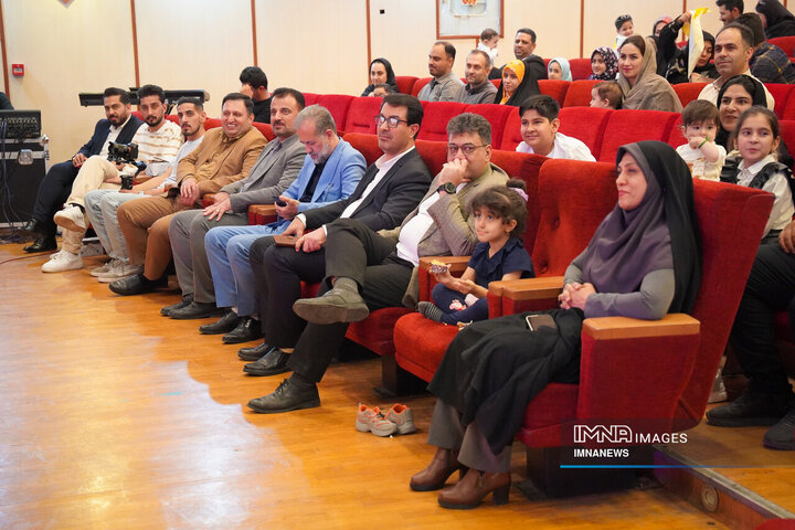 مراسم تجلیل از کارکنان مزدوج و صاحب فرزند شده شهرداری اصفهان در سال 1403