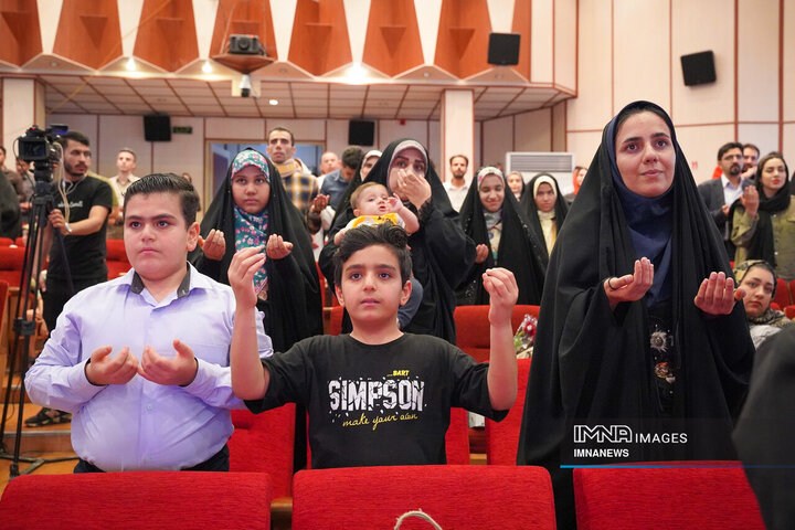 مراسم تجلیل از کارکنان مزدوج و صاحب فرزند شده شهرداری اصفهان در سال 1403