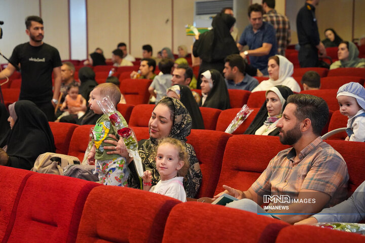 مراسم تجلیل از کارکنان مزدوج و صاحب فرزند شده شهرداری اصفهان در سال 1403