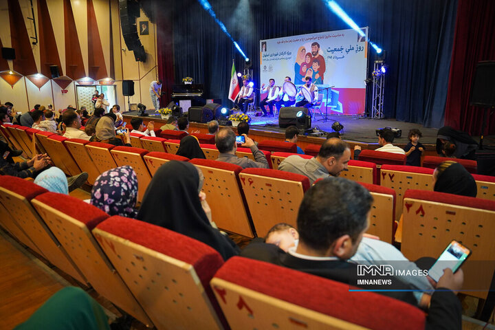 مراسم تجلیل از کارکنان مزدوج و صاحب فرزند شده شهرداری اصفهان در سال 1403