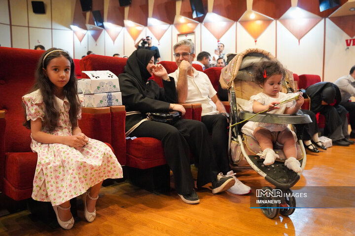 مراسم تجلیل از کارکنان مزدوج و صاحب فرزند شده شهرداری اصفهان در سال 1403