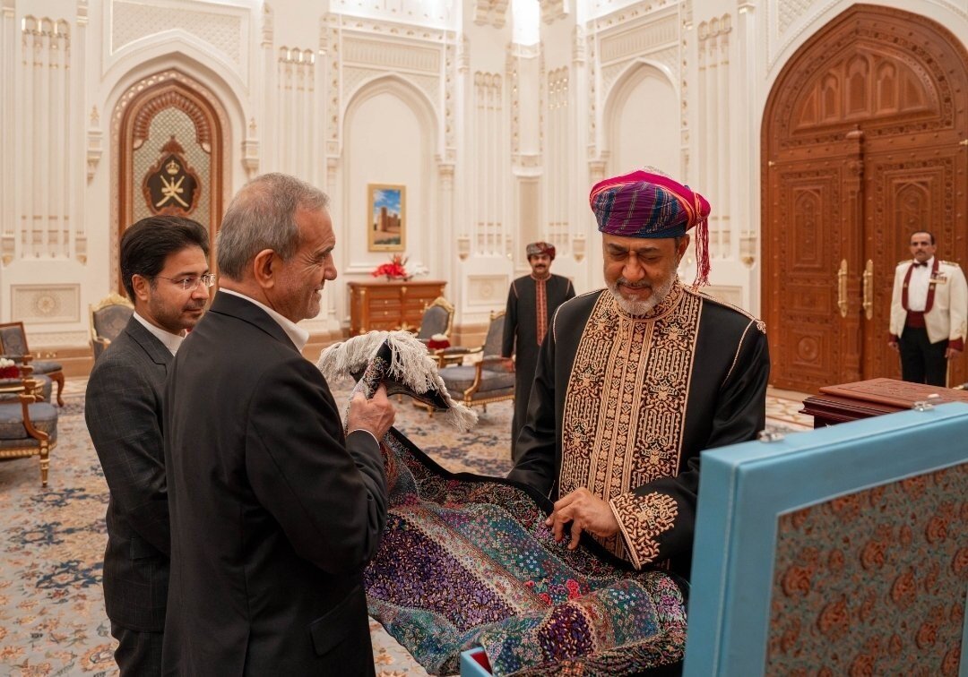 هدایای پزشکیان و سلطان عمان