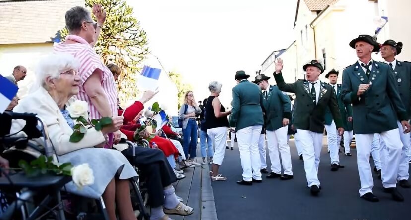 بهبود ارتباطات اجتماعی سالمندان از طریق طراحی شهری