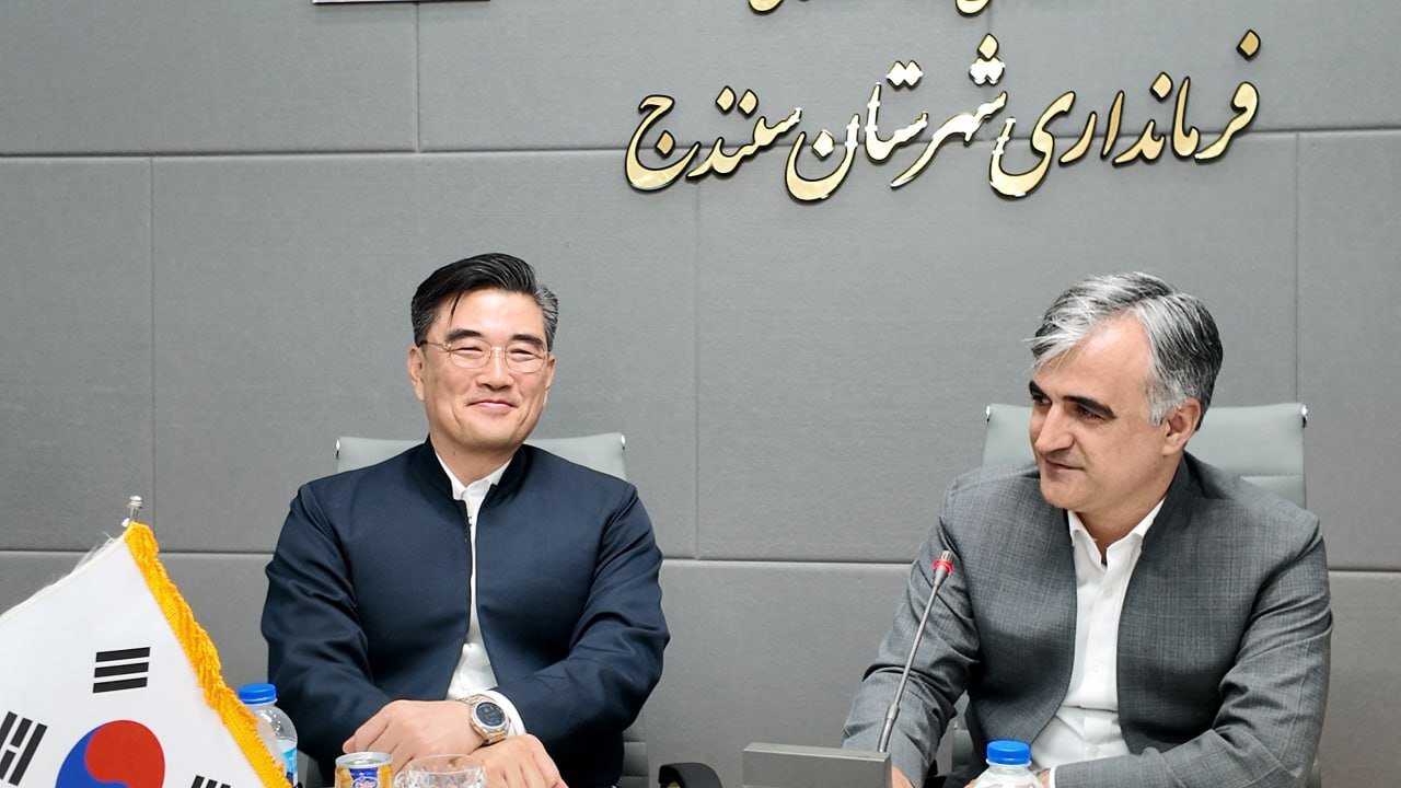 لباس فاخر کُردی بر تن سفیر کره جنونب + عکس