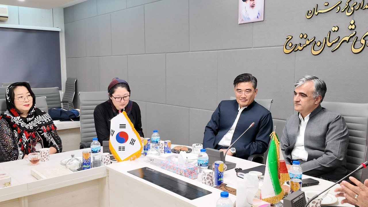 لباس فاخر کُردی بر تن سفیر کره جنونب + عکس