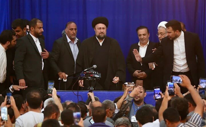 جمهوری اسلامی هیچ‌گاه نباید از مستضعفین و زمین‌خورده‌ها جدا شود