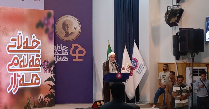 تکریم زبان هر قومی، احترام به انسانیت است