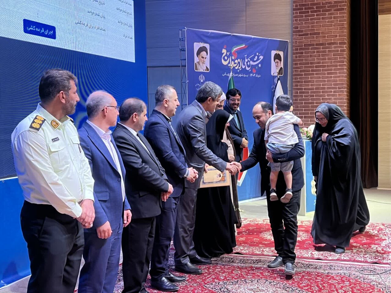 ازدواج آگاهانه، زیربنای جامعه پویا است