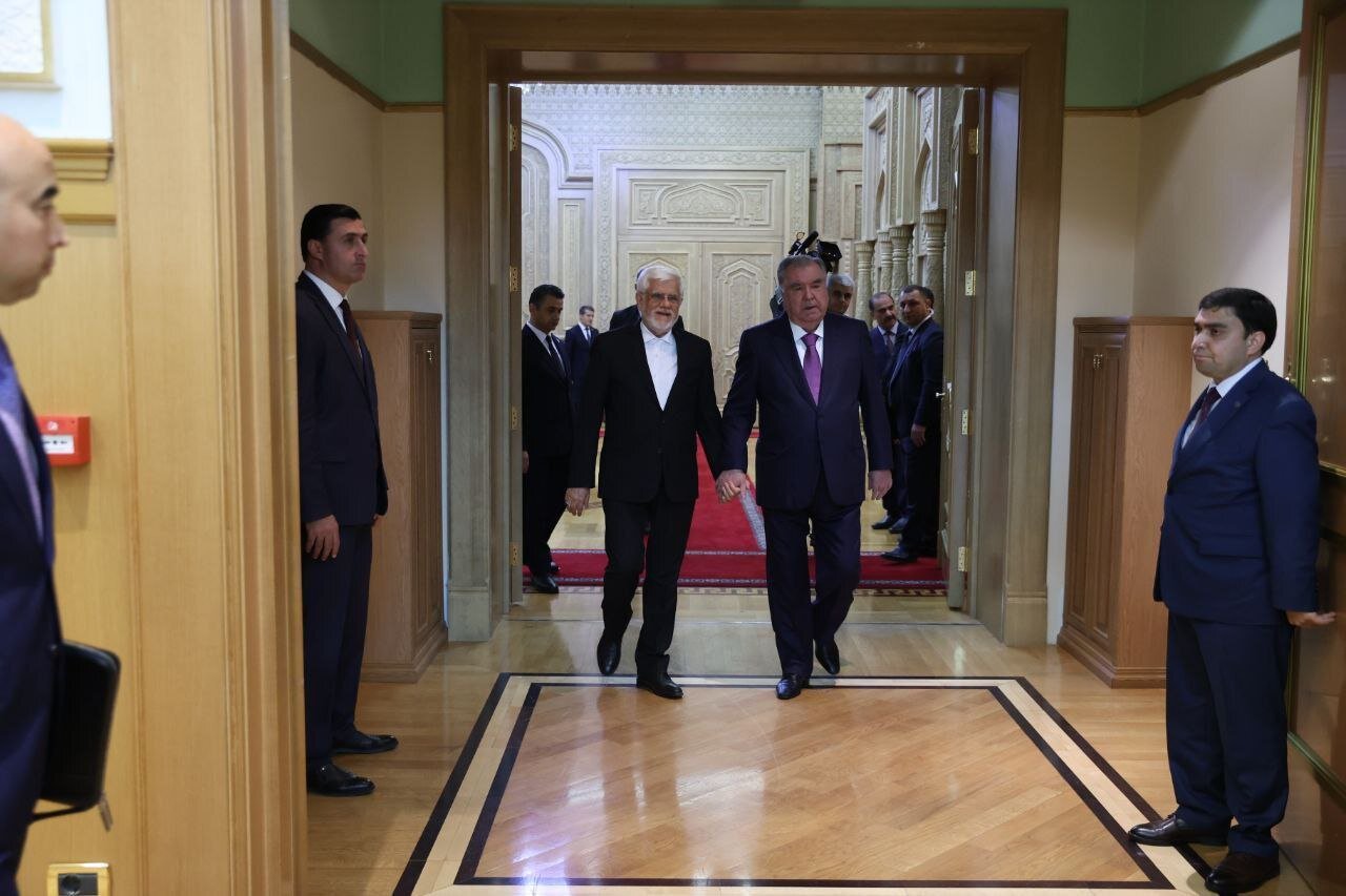 عارف: هیچ مانعی بر سر راه توسعه بیش از پیش روابط تهران-دوشنبه وجود ندارد