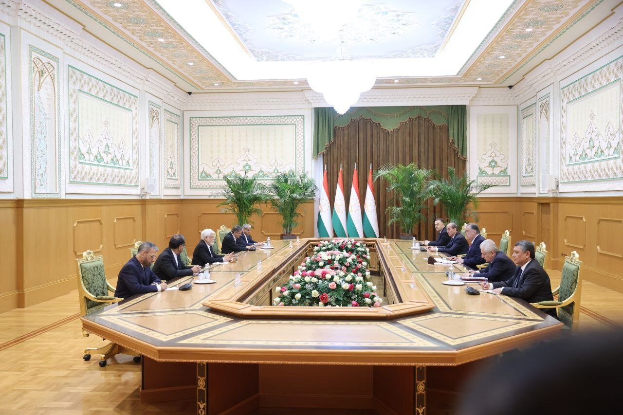 عارف: هیچ مانعی بر سر راه توسعه بیش از پیش روابط تهران-دوشنبه وجود ندارد