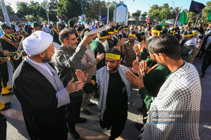 آیین بدرقه کاروان دو امدادی «عاشقان حسینی، زائران خمینی»