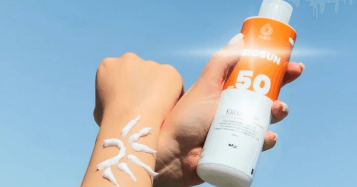 استفاده از ضد آفتاب از ابتلا به خطر پیری پوست جلوگیری می‌کند
