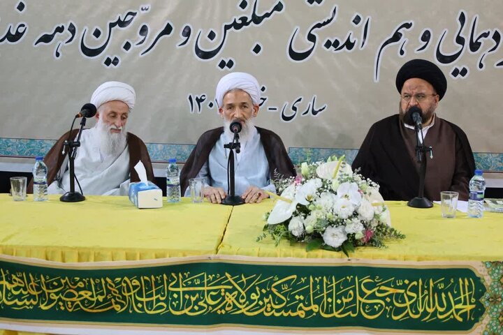 مسئولان با عملکرد صحیح و جامعه با رفتار شایسته مبلّغ غدیر باشند