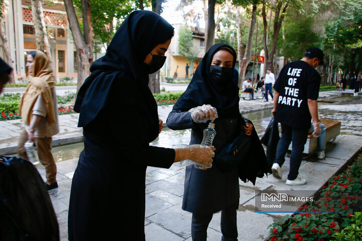 پویش جمع‌آوری ته‌سیگار از خیابان چهارباغ عباسی