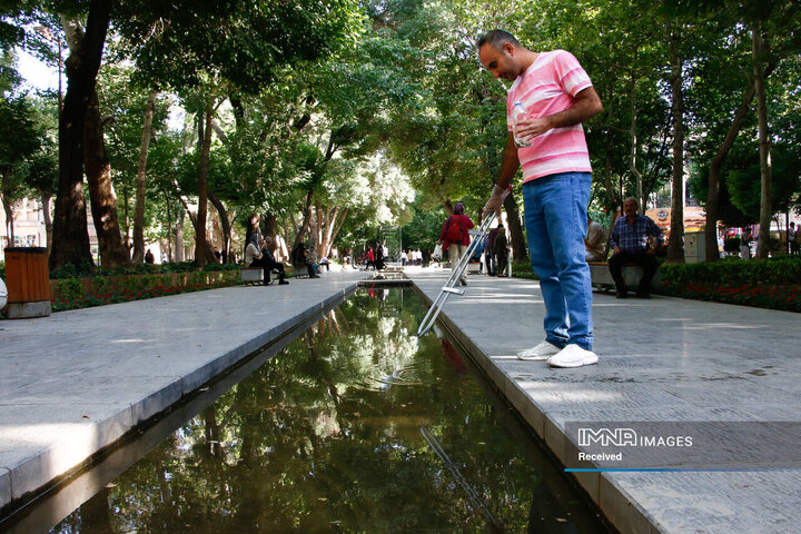 پویش جمع‌آوری ته‌سیگار از خیابان چهارباغ عباسی