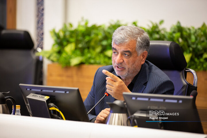 تقدیر از دادستان بابت قانون ممنوعیت سگ‌گردانی در اصفهان