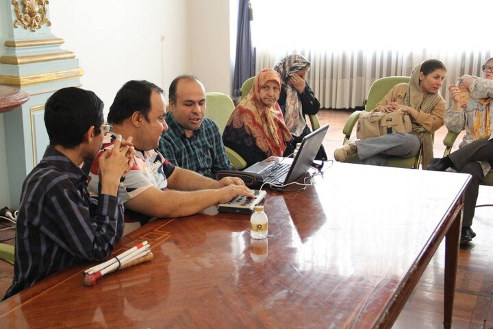 روشندلان در باغ موزه نیاوران