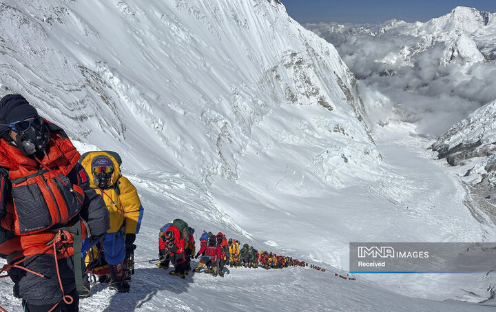 کوهنوردان در مسیر صعود به اورست پیش از کمپ شماره 4