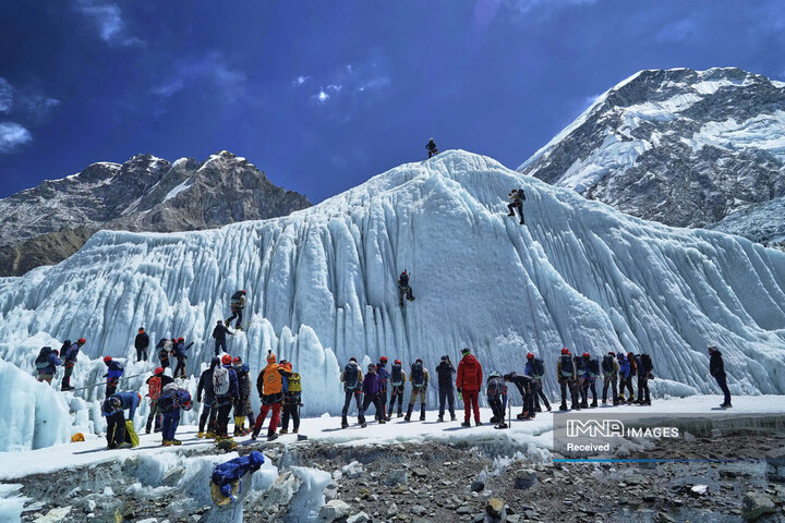 پرسنل ارتش هند در جلسه آموزشی پیش از صعود به اورست
