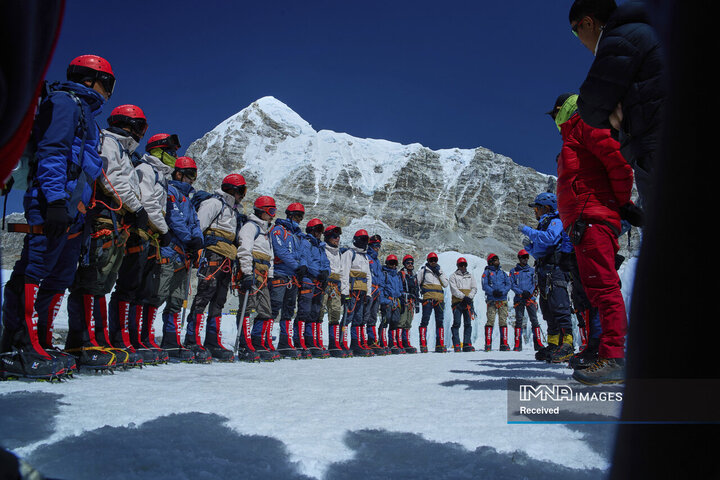 پرسنل ارتش هند در جلسه آموزشی پیش از صعود به اورست