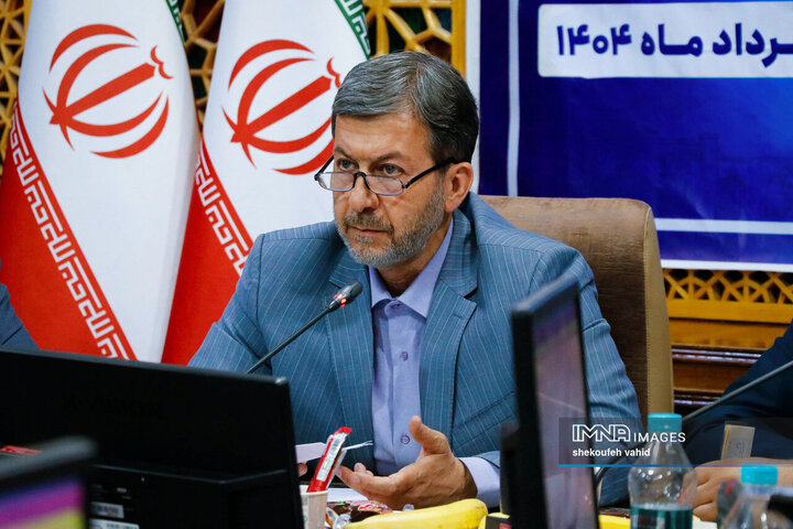 عبور از بحرانها با پرهیز از سیاستزدگی و اولویت دادن به منافع ملی