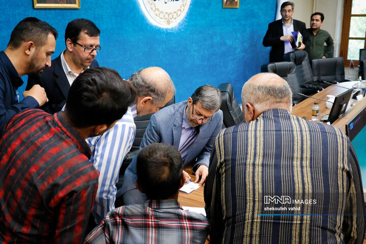 ملاقات مردمی استاندار اصفهان