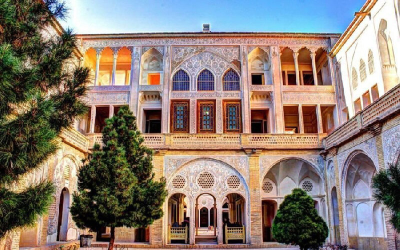 خانههایی که حتی گَرد روی طاقچههاشان ارزشمندند