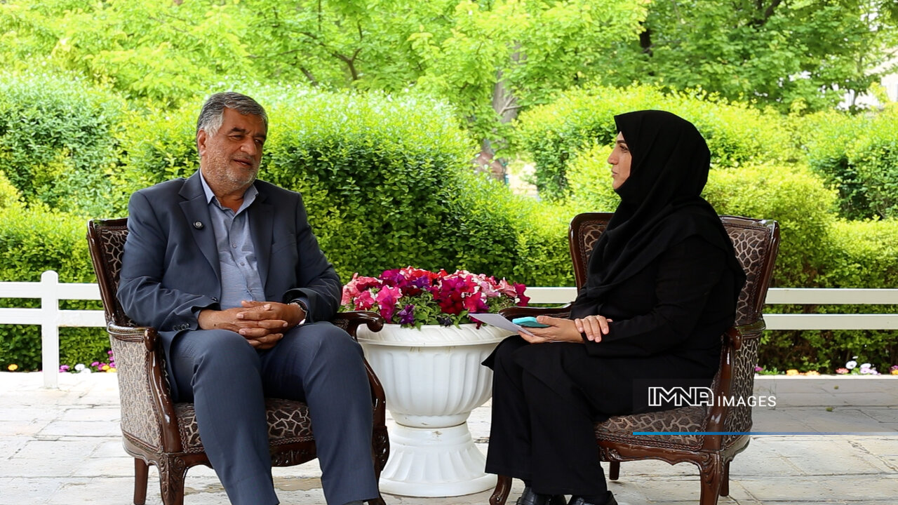 درخواستی که منجر به کشف تخلف مدیر منطقه شد/ وقتی پسر عضو شورا مجبور به استعفا شد!