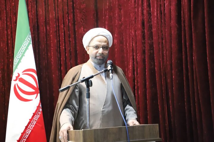 اتحاد و همبستگی رمز پیروزی است/ عمل به وظیفه رسالت امروز جامعه است