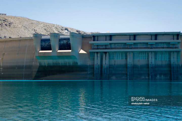 حجم سد زایندهرود به ۱۰۲ میلیون متر مکعب رسید/ افزایش ۱۰۰ میلیون مترمکعبی ذخایر سدهای کشور
