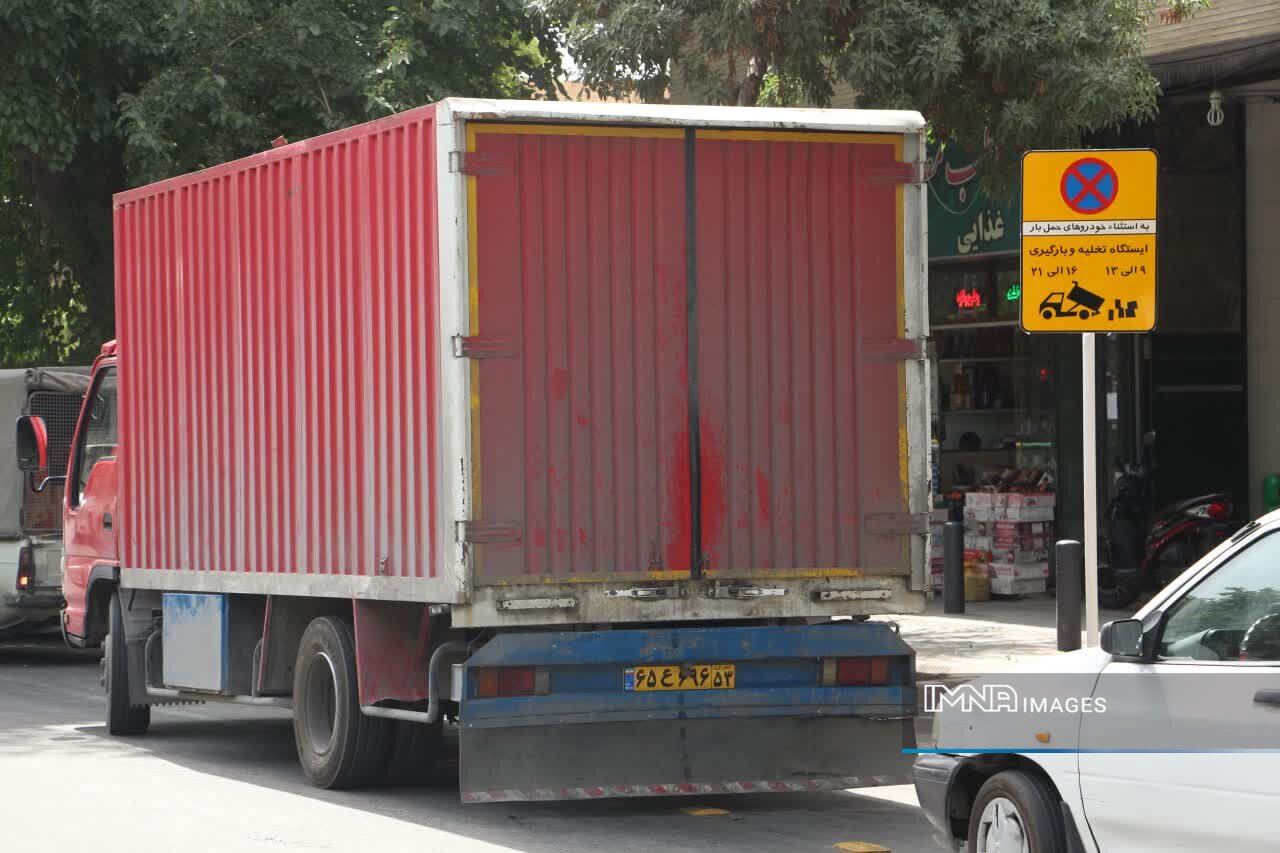 ایجاد باراندازهای حاشیه معابر برای  هویت‌بخشی به ناوگان بار درون شهری اصفهان