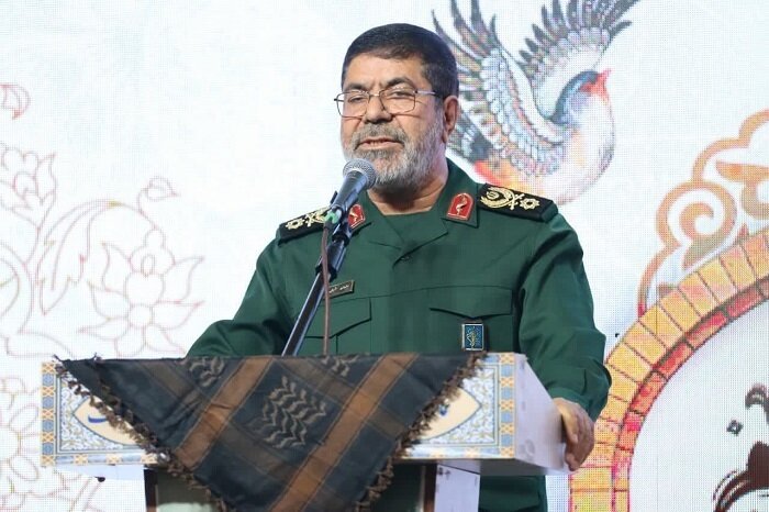 امام(ره) با انقلاب اسلامی دین را به عرصه حکومت و جوامع بشری آورد